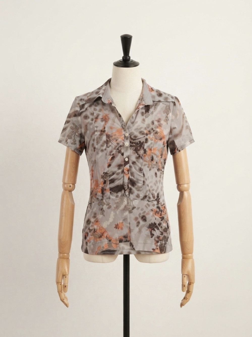 Short-Sleeve Floral Button-Up Top in Gray and Orange